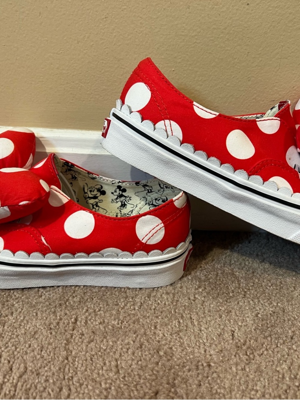 EUC Vans x Disney  "Minnie's Bow" Shoes Size 7 Women 5.5 Men Red White
